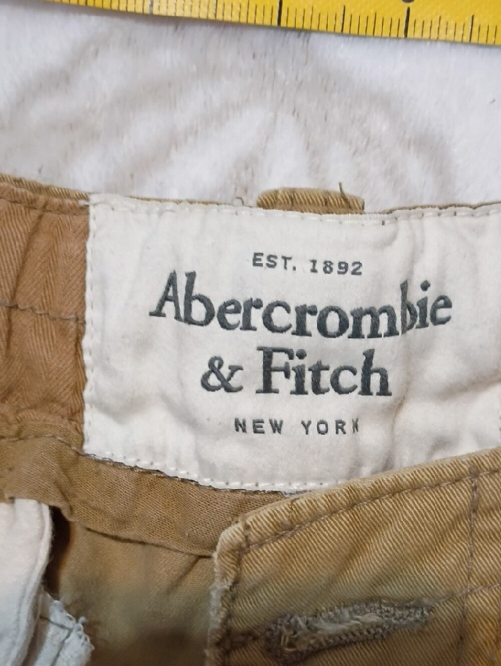 Abercrombie & Fitch Men's Khaki Cargo Shorts - Picture 2 of 7